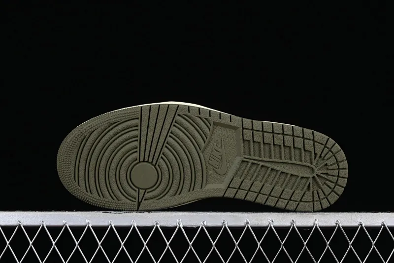 All categories Air Jordan Jordan series basketball shoes Air Jordan 1 Low foreign trade version Travis Scott x Air Jordan 1 Low OG AJ1 Joe 1 undercut low DM7866-200